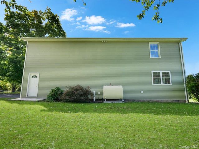8 Acorn Drive, Montgomery, NY 12586