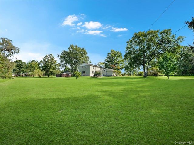 8 Acorn Drive, Montgomery, NY 12586