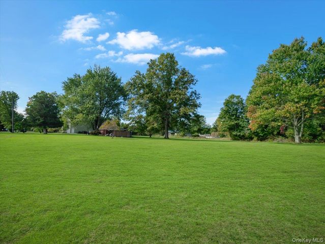 8 Acorn Drive, Montgomery, NY 12586