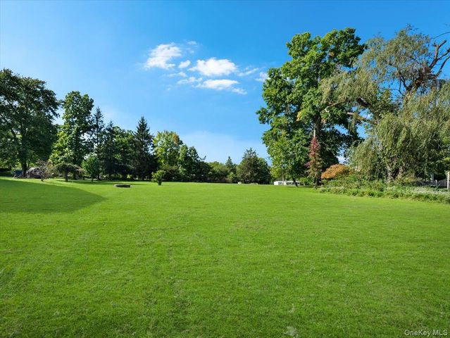 8 Acorn Drive, Montgomery, NY 12586