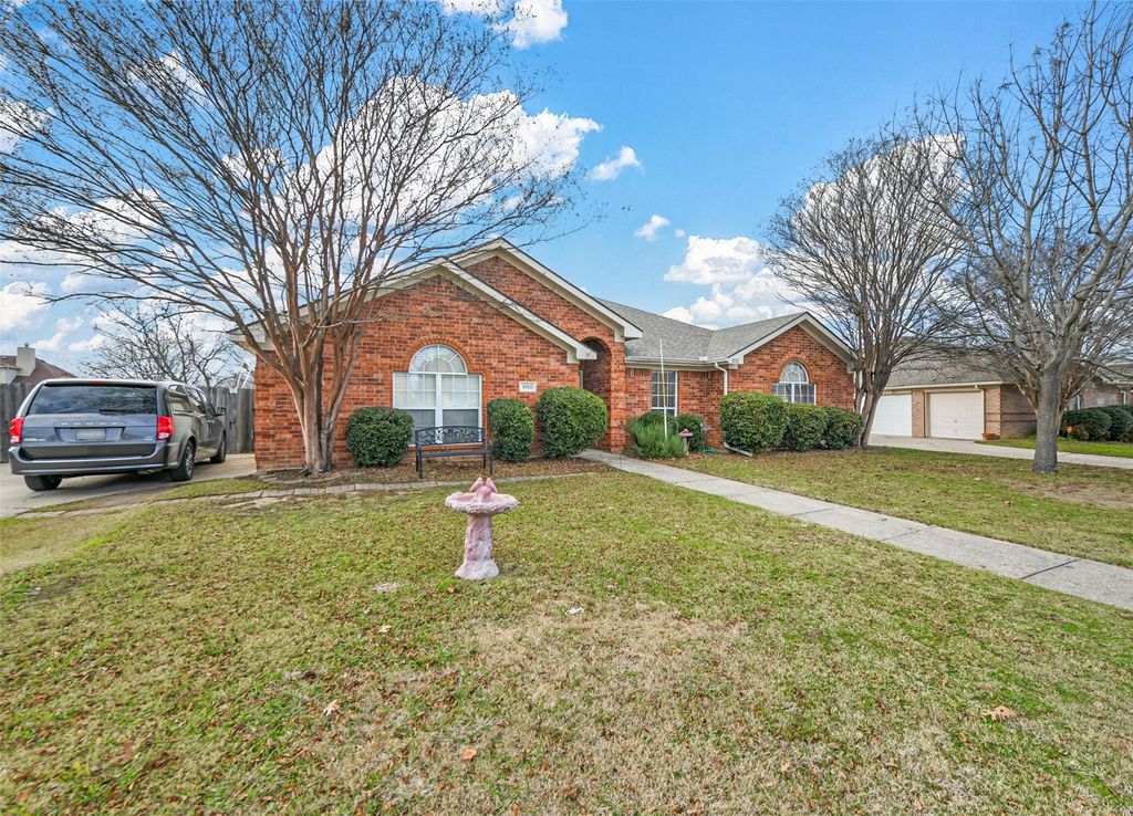 1012 Blue Gill Lane, Crowley, TX 76036