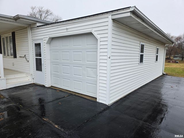 1951 E WALNUT Street, Canton, IL 61520