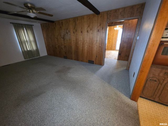 1951 E WALNUT Street, Canton, IL 61520