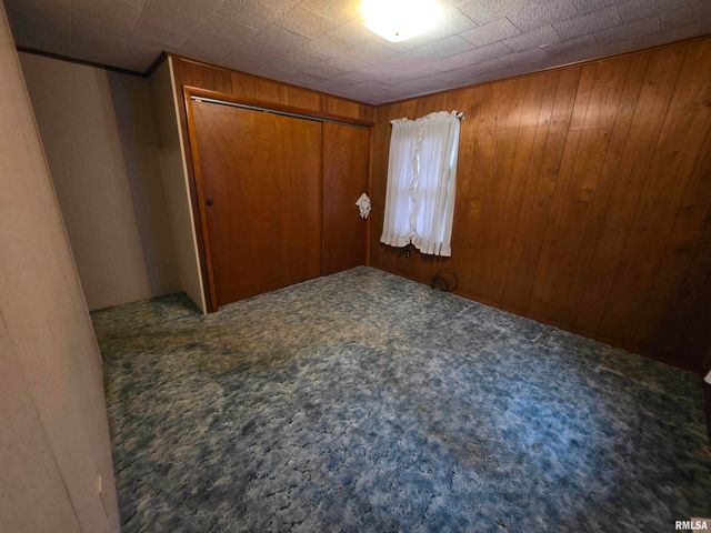 1951 E WALNUT Street, Canton, IL 61520