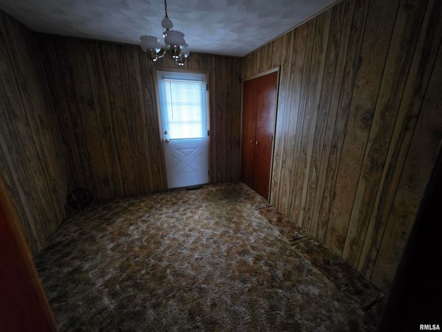 1951 E WALNUT Street, Canton, IL 61520