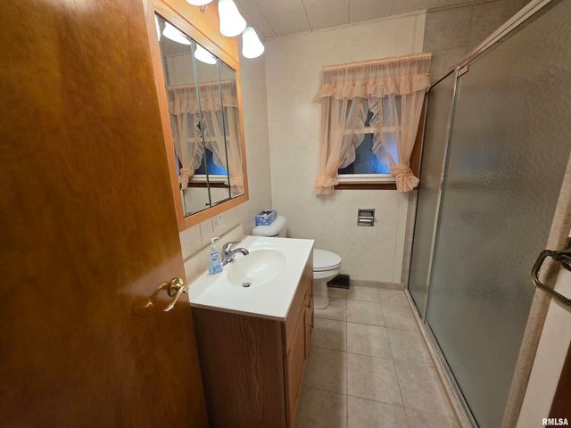 1951 E WALNUT Street, Canton, IL 61520