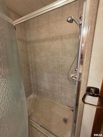 1951 E WALNUT Street, Canton, IL 61520