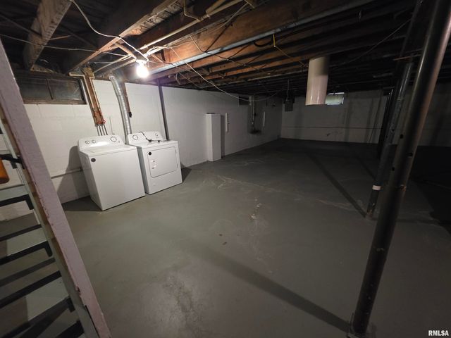 1951 E WALNUT Street, Canton, IL 61520