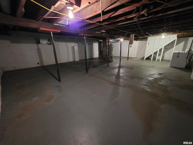 1951 E WALNUT Street, Canton, IL 61520