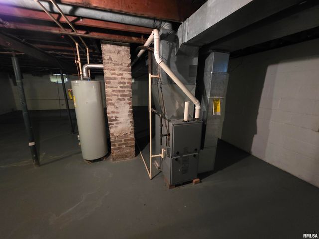 1951 E WALNUT Street, Canton, IL 61520