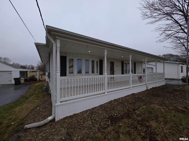 1951 E WALNUT Street, Canton, IL 61520