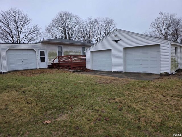 1951 E WALNUT Street, Canton, IL 61520