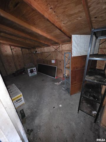 1951 E WALNUT Street, Canton, IL 61520