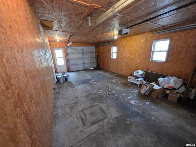 1951 E WALNUT Street, Canton, IL 61520