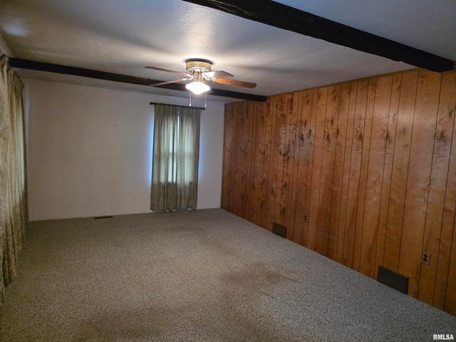 1951 E WALNUT Street, Canton, IL 61520