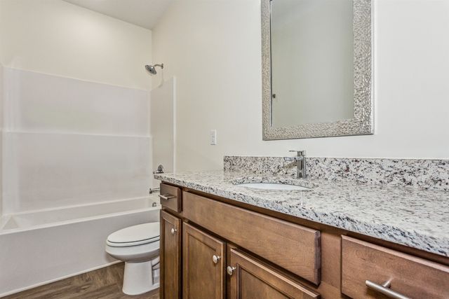 5031 N Toben Ct., Bel Aire, KS 67226