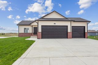 5031 N Toben Ct., Bel Aire, KS 67226