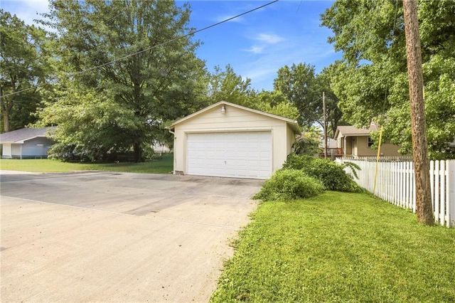 307 SE 6th Street, Lee's Summit, MO 64063