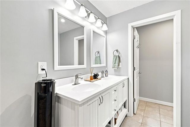 307 SE 6th Street, Lee's Summit, MO 64063