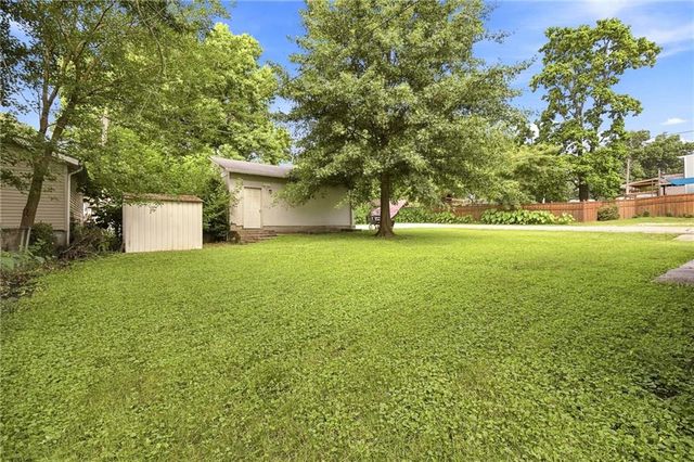 307 SE 6th Street, Lee's Summit, MO 64063