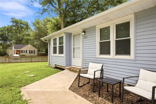 307 SE 6th Street, Lee's Summit, MO 64063