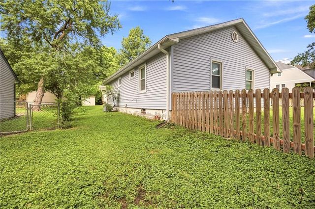 307 SE 6th Street, Lee's Summit, MO 64063