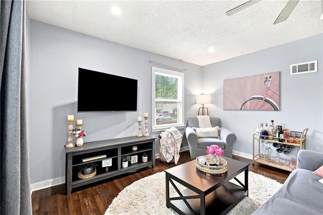 307 SE 6th Street, Lee's Summit, MO 64063