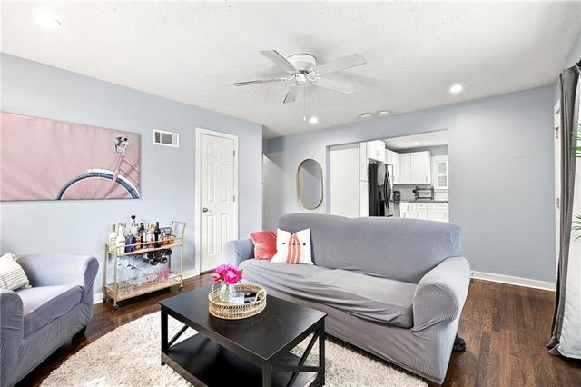 307 SE 6th Street, Lee's Summit, MO 64063