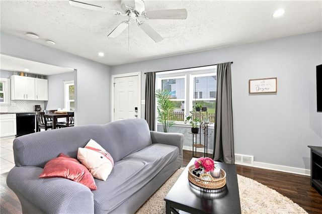 307 SE 6th Street, Lee's Summit, MO 64063