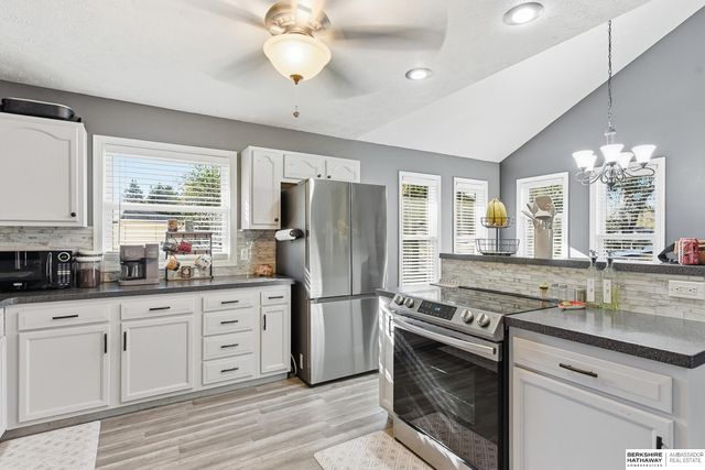 1101 Crest Road, Papillion, NE 68046