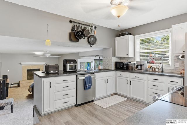 1101 Crest Road, Papillion, NE 68046