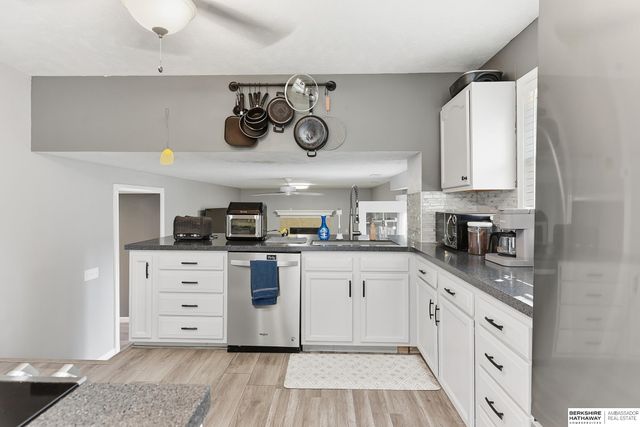 1101 Crest Road, Papillion, NE 68046