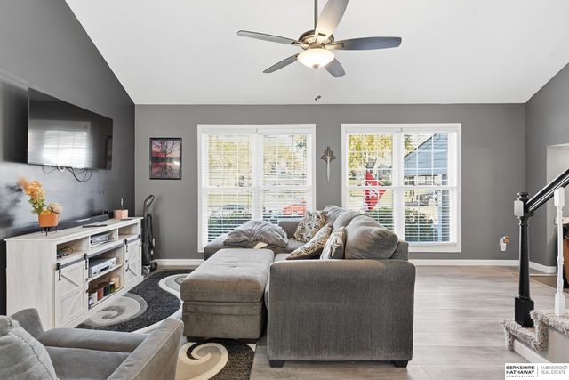 1101 Crest Road, Papillion, NE 68046