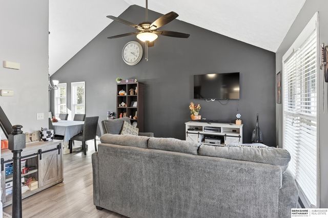 1101 Crest Road, Papillion, NE 68046