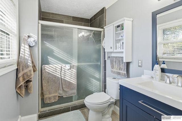 1101 Crest Road, Papillion, NE 68046