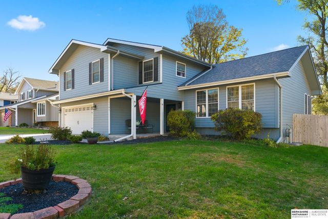 1101 Crest Road, Papillion, NE 68046