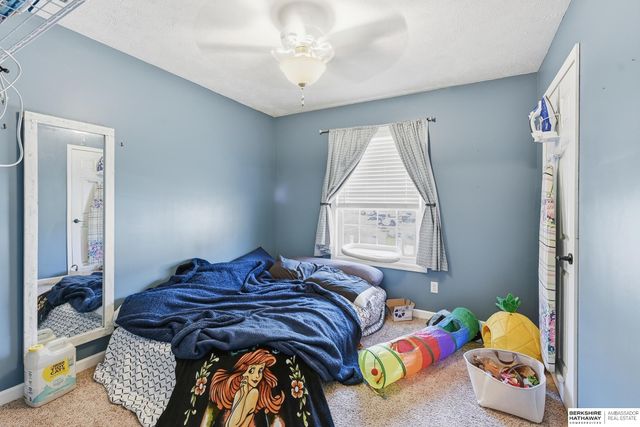 1101 Crest Road, Papillion, NE 68046