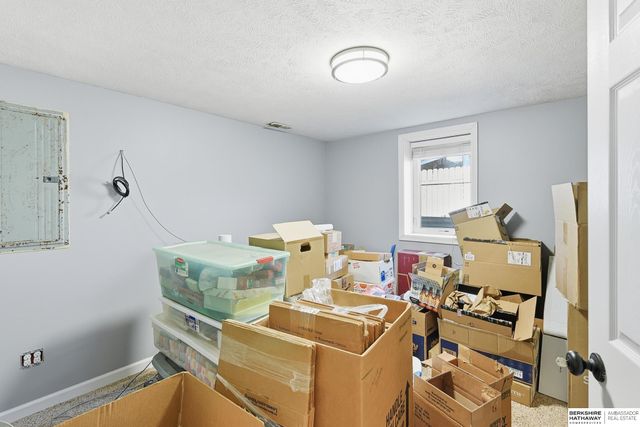 1101 Crest Road, Papillion, NE 68046