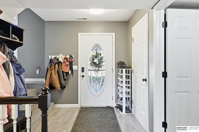 1101 Crest Road, Papillion, NE 68046