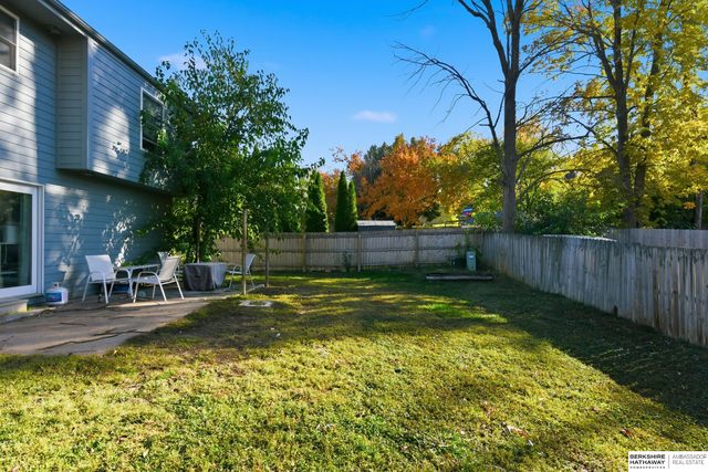 1101 Crest Road, Papillion, NE 68046