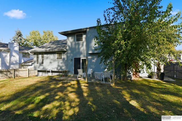 1101 Crest Road, Papillion, NE 68046