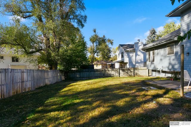 1101 Crest Road, Papillion, NE 68046