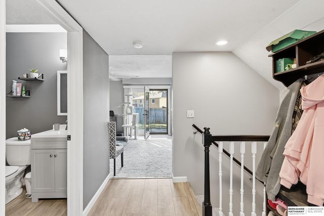 1101 Crest Road, Papillion, NE 68046