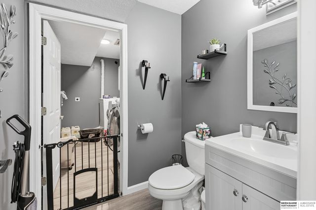 1101 Crest Road, Papillion, NE 68046