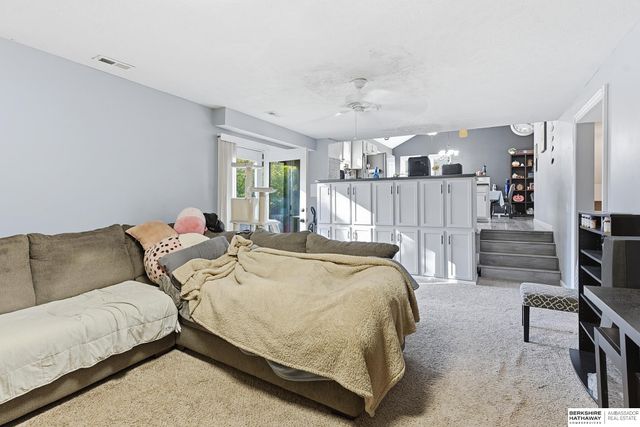 1101 Crest Road, Papillion, NE 68046