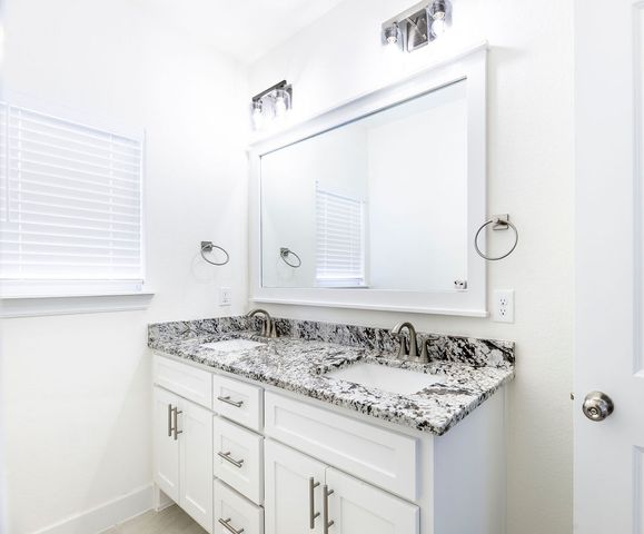1401 Sessile Oak Way, Bentonville, AR 72713