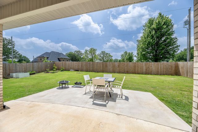 1401 Sessile Oak Way, Bentonville, AR 72713