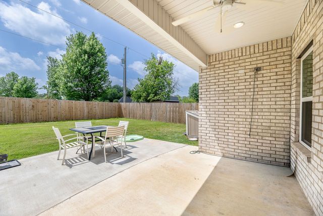 1401 Sessile Oak Way, Bentonville, AR 72713
