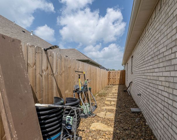 1401 Sessile Oak Way, Bentonville, AR 72713