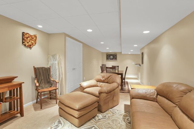 18 Zellers Lane SW, Etna, OH 43062